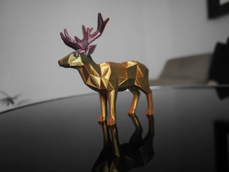 Gloss Reindeer Statue