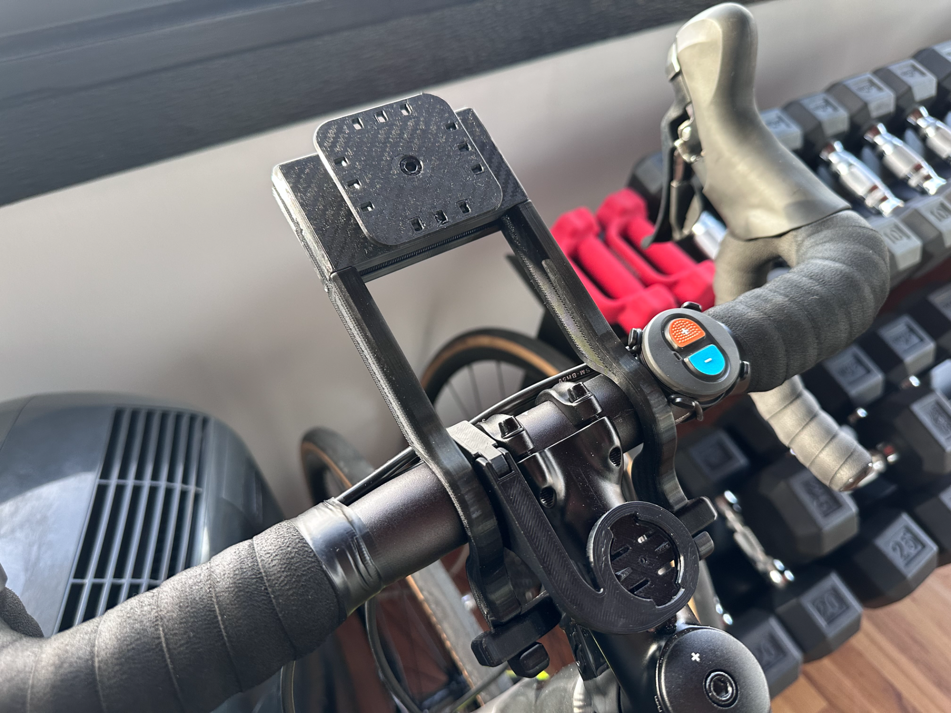 Pivot Case mount for bike trainer