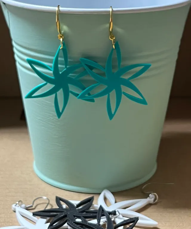 Pointy flower earrings