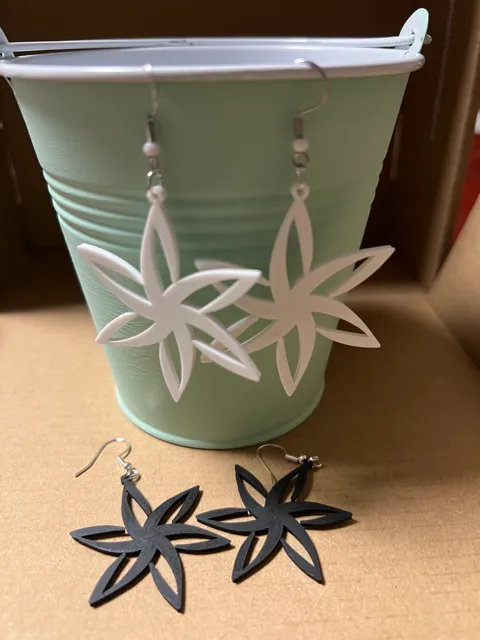 Pointy flower earrings view 2