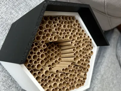 Insect hotel / Bee hotel