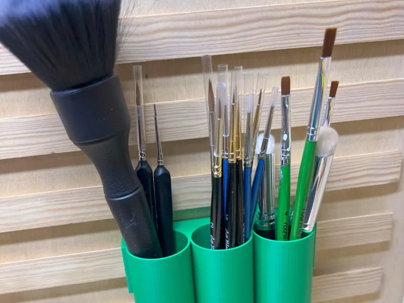 Brush holder / Pinselhalter