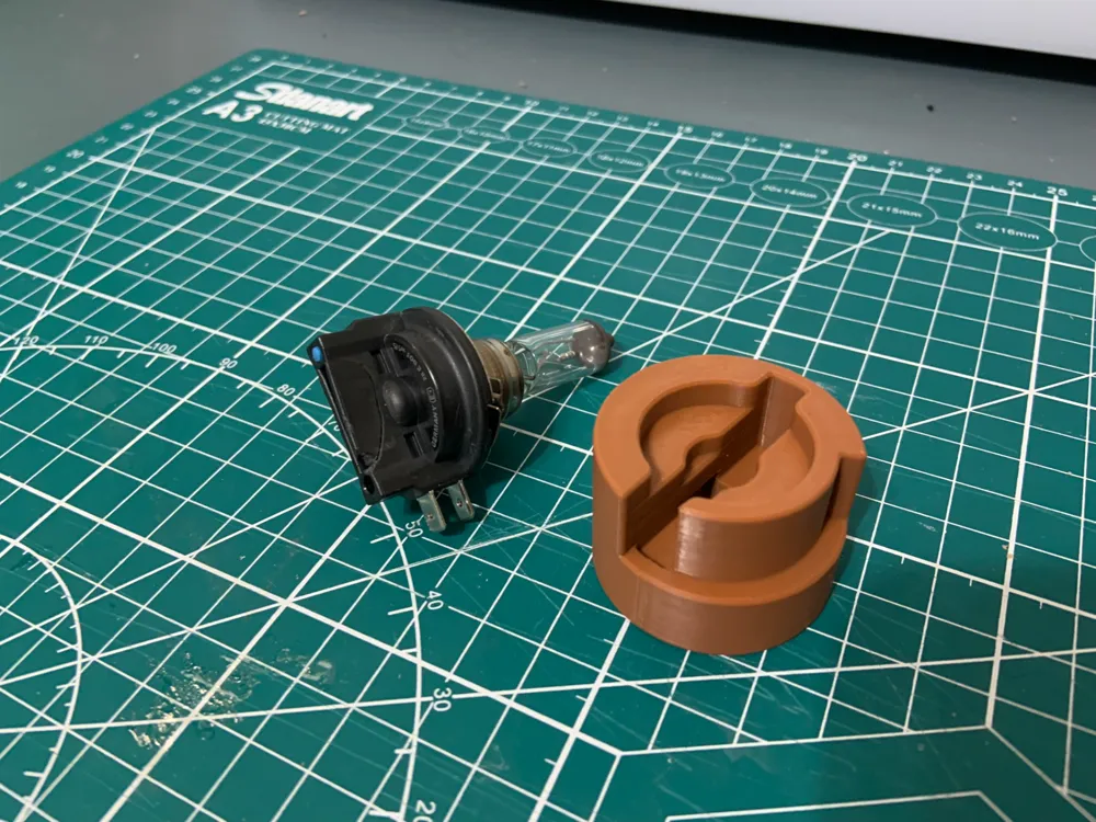 H11B Headlight bulb 3/8 socket for Veloster by Chickenbisket MakerWorld