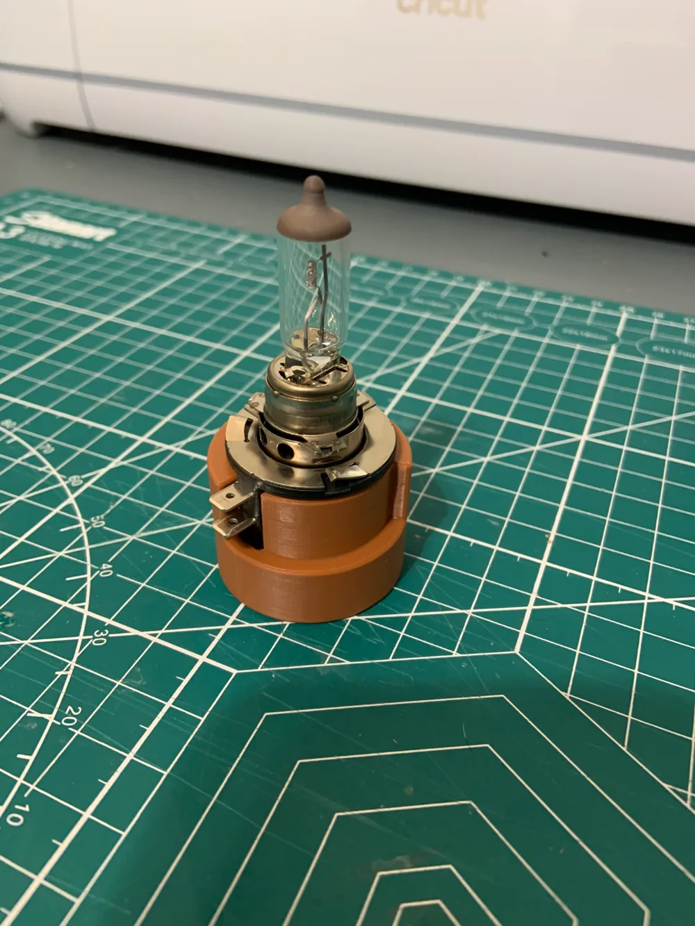 H11B Headlight bulb 3/8 socket for Veloster by Chickenbisket MakerWorld