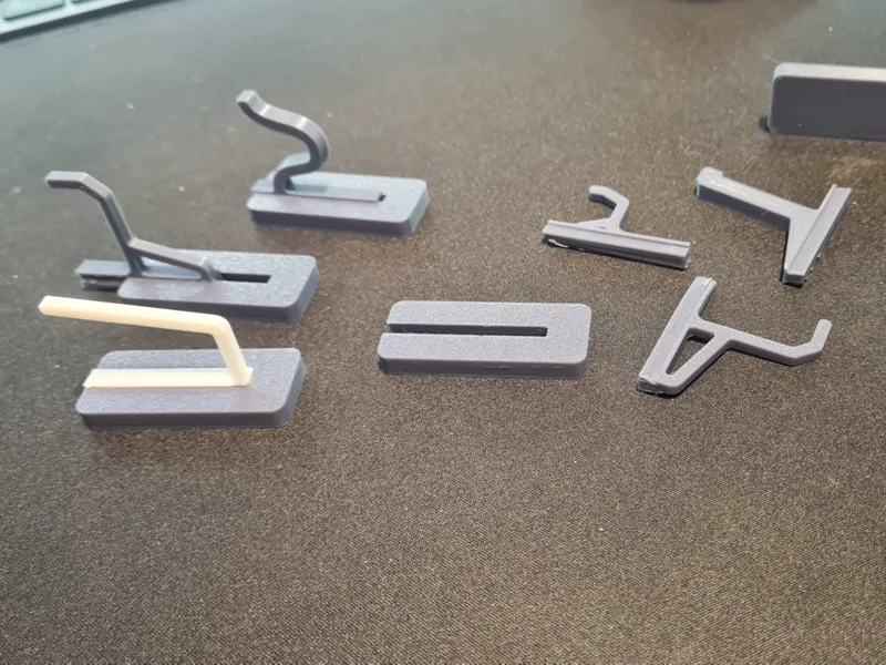 Replaceable hook