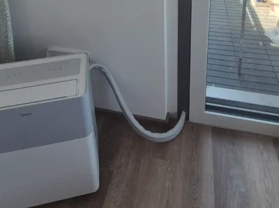 Midea PortaSplit Pass-through Schüco Sliding Door