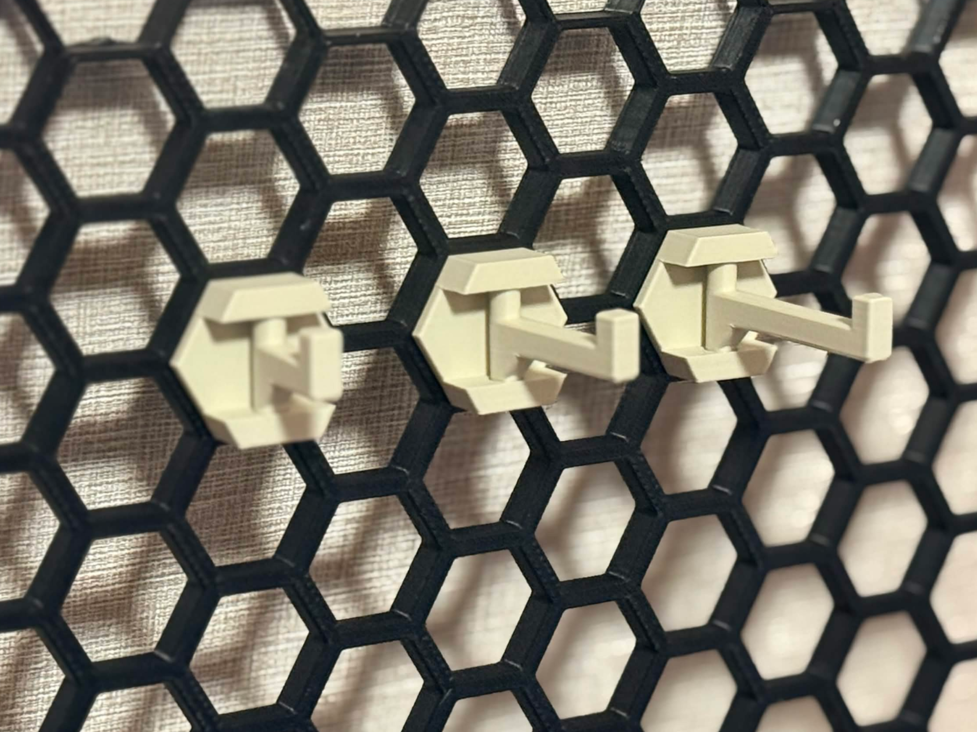 HSW sturdy hooks on a joint/hinge