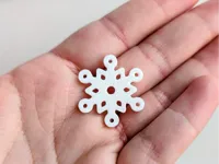 Petits flocons de neige x30 — boucles d'oreilles et porte-clés — photo 2