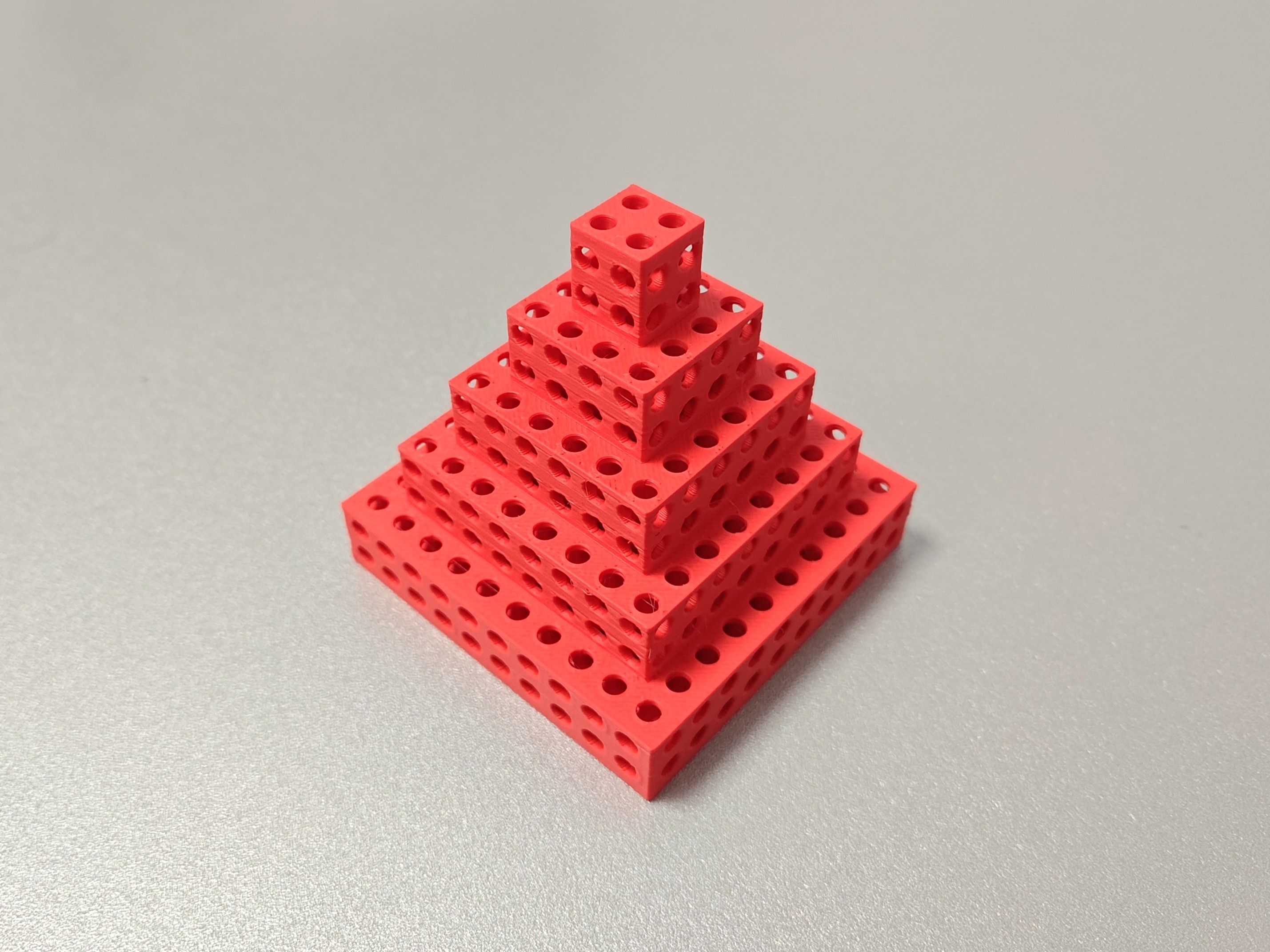 Miniatura 1 do modelo 3D Infinity Step Pyramid - Optical Illusion