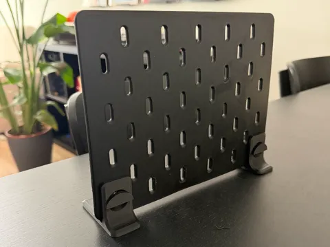 Soporte: Suporte de Mesa IKEA SKADIS (Stand) Modelo 1 — referencia de MakerWorld