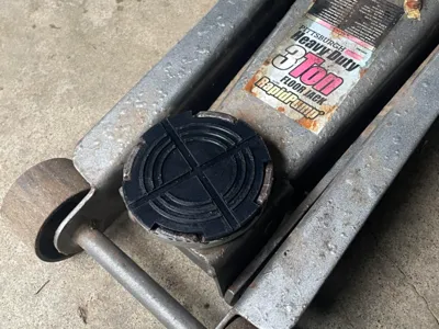 Pittsburgh 3 Ton Floor Jack Pad
