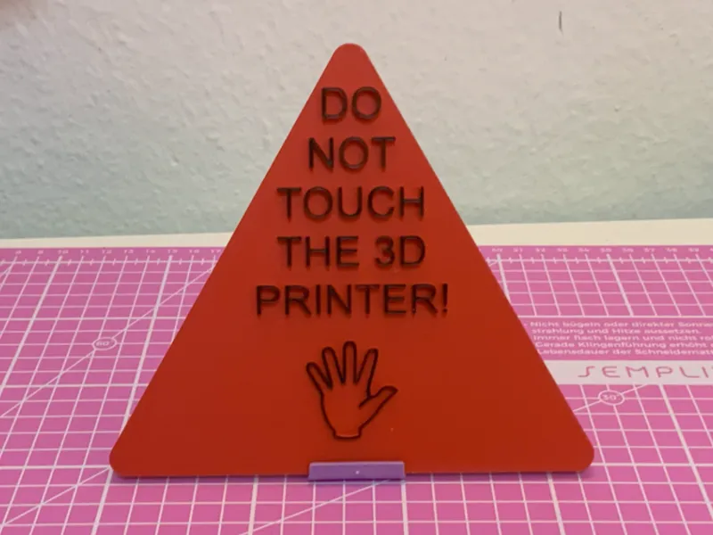 Do not touch the 3D printer warning sign