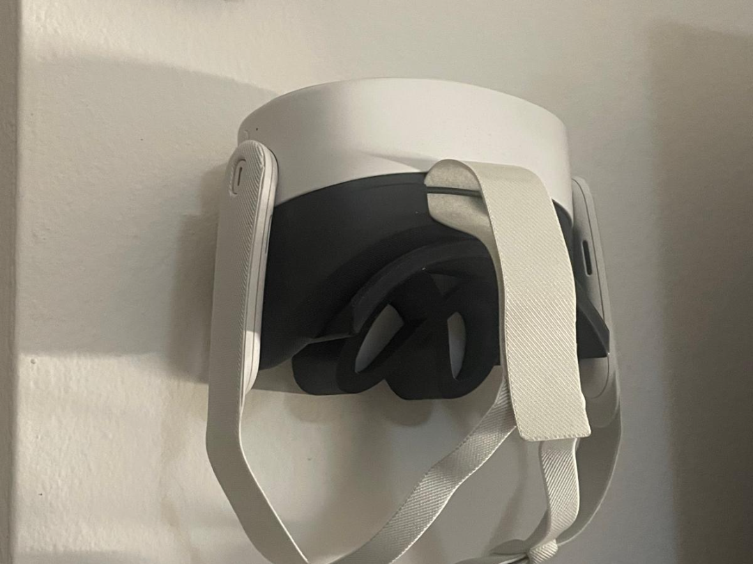 Miniatura 2 do modelo 3D Meta Quest VR and controller wall mount 