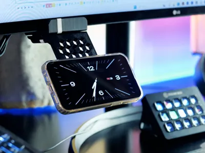 Under Monitor MagSafe Holder iXULAR iPhone 17 Pro