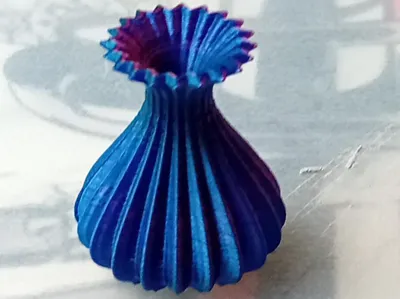 Ribbed Vase 
