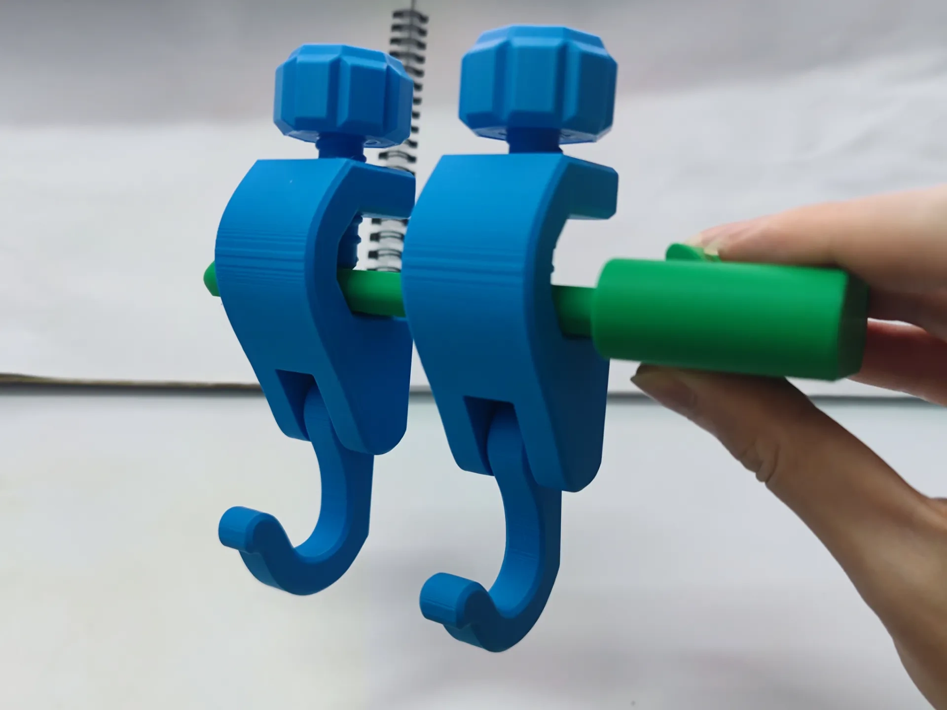 Miniatura 2 do modelo 3D 可调节桌面挂钩