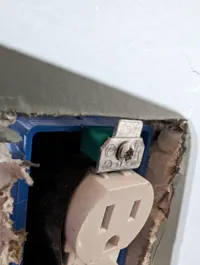 Entretoise pour prise électrique — photo 2