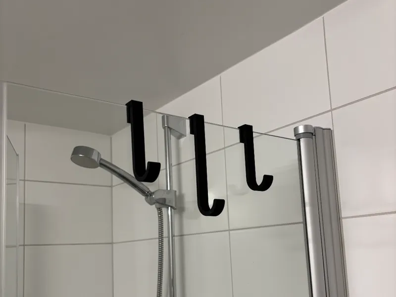 Simple shower hook set 