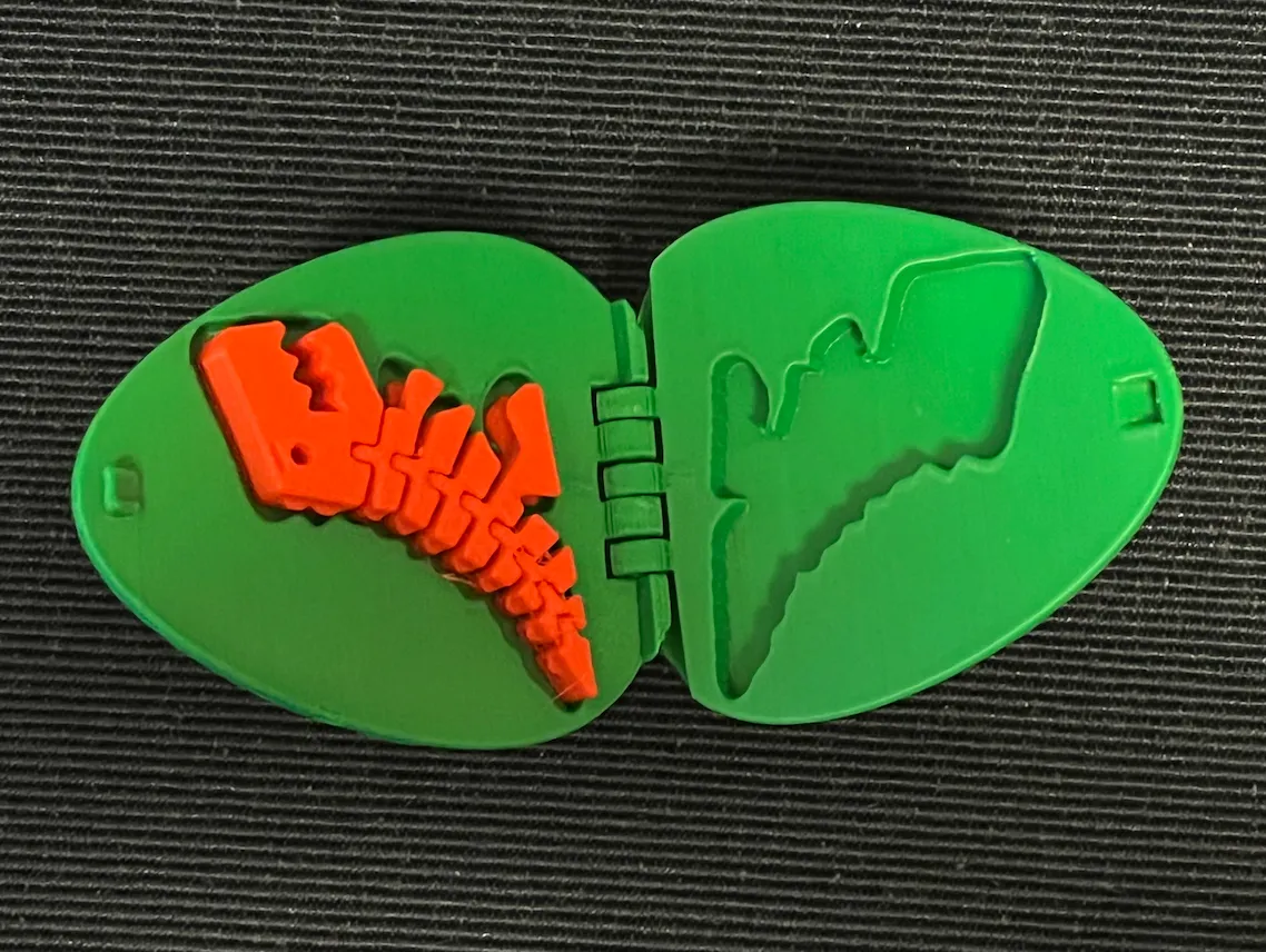 Flexi Rex Egg - Snaps shut view 3