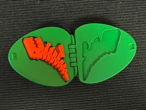 Flexi Rex Egg - Snaps shut view 3