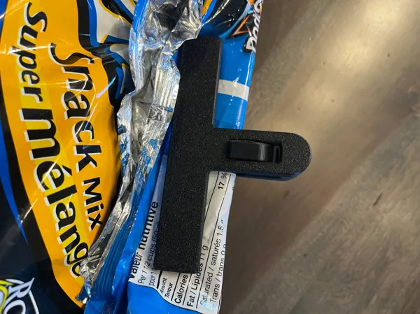 Pince robuste pour paquet de chips