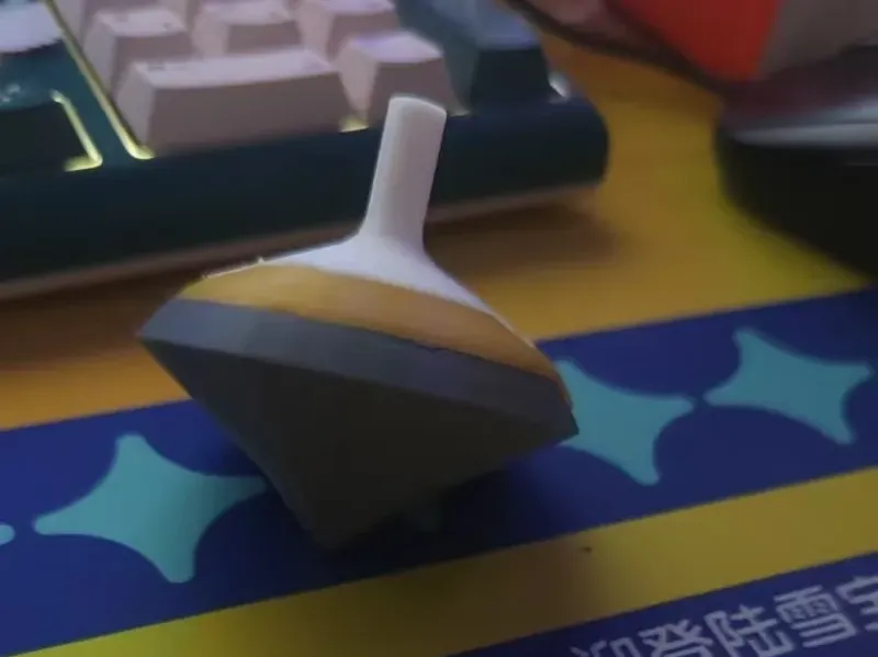 3色可以拼装陀螺，可以自己配色