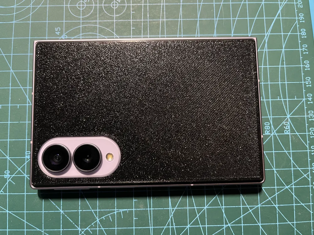 Accesorio para filamento: Z Fold 8 Magsafe backplate. Referencia del modelo original.