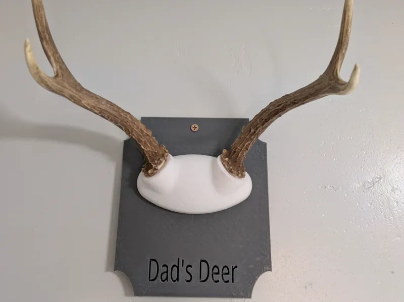 Deer mounting plaque