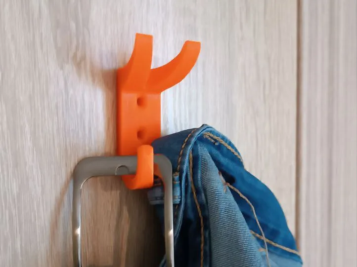 Hanger for clothes, strong. Without supports