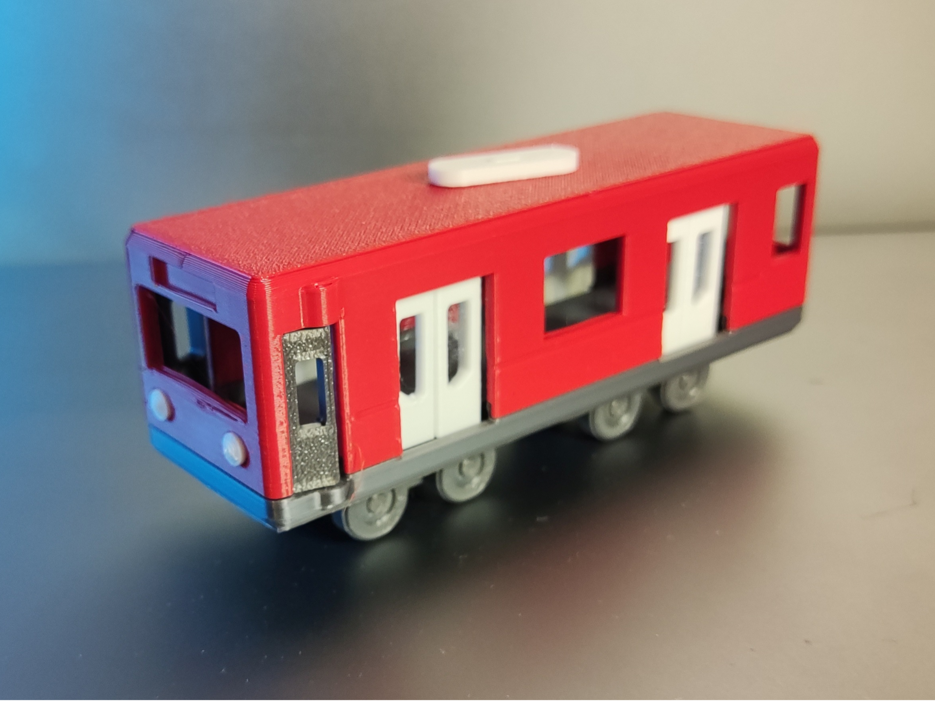 Train car with ariculated sliding doors