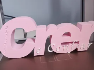 letreiro crer e confiar