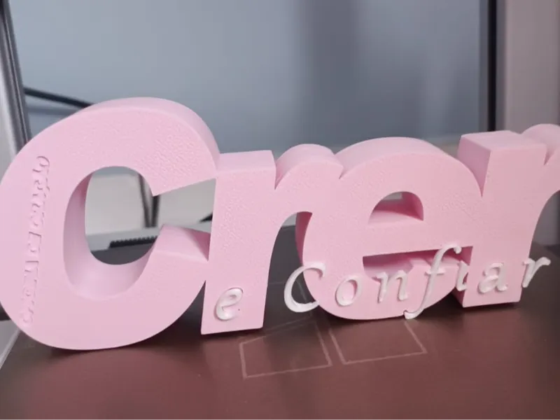 letreiro crer e confiar