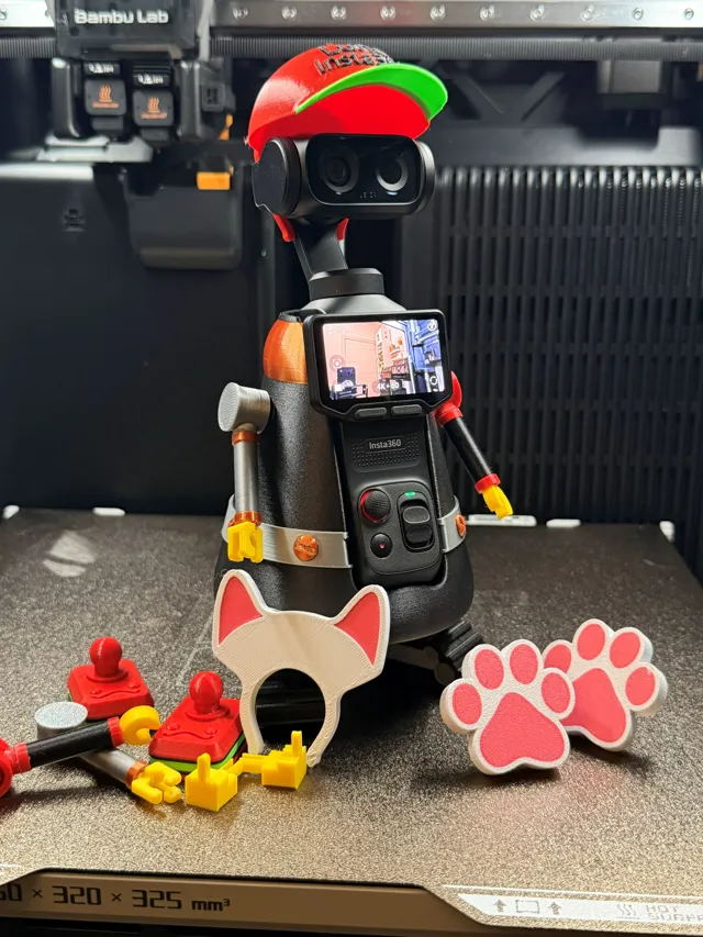 Insta360 Luna Ultra-ის დამტენი ბუდი