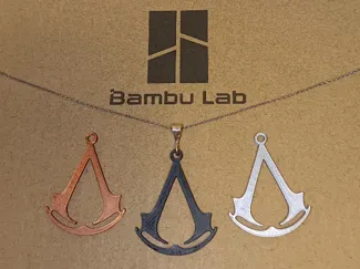 Assasins Creed Symbol Halskette/Anhänger (< 1g)