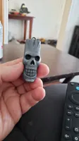 Porte-clés tête de mort sculptée — photo 3