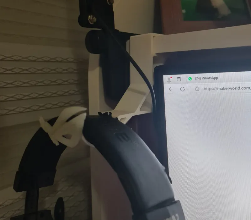 Headset stand with ASUS logo
