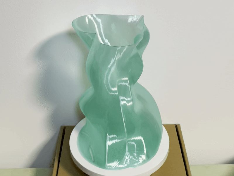 Curved Heart Vase – A Modern Decor