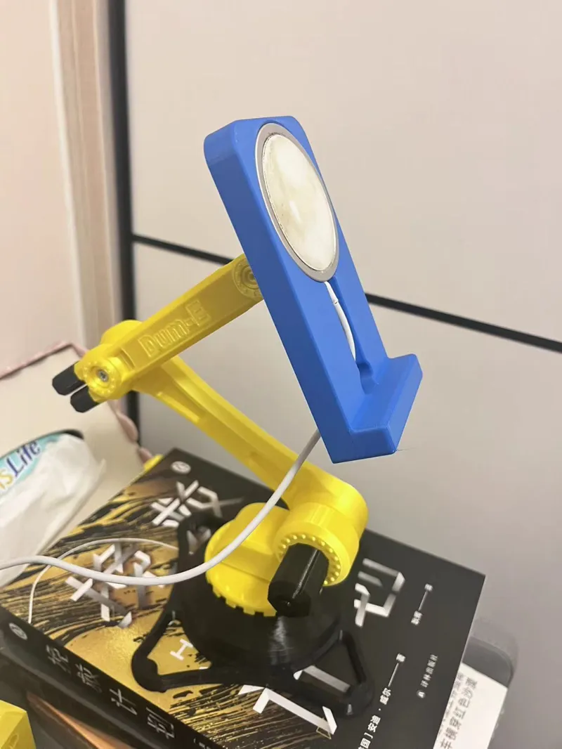 Dum-E  MagSafe iPhone13 Stand