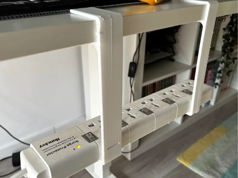 Plug holder