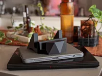 Support vertical géométrique pour ordinateur portable et tablette — photo 2
