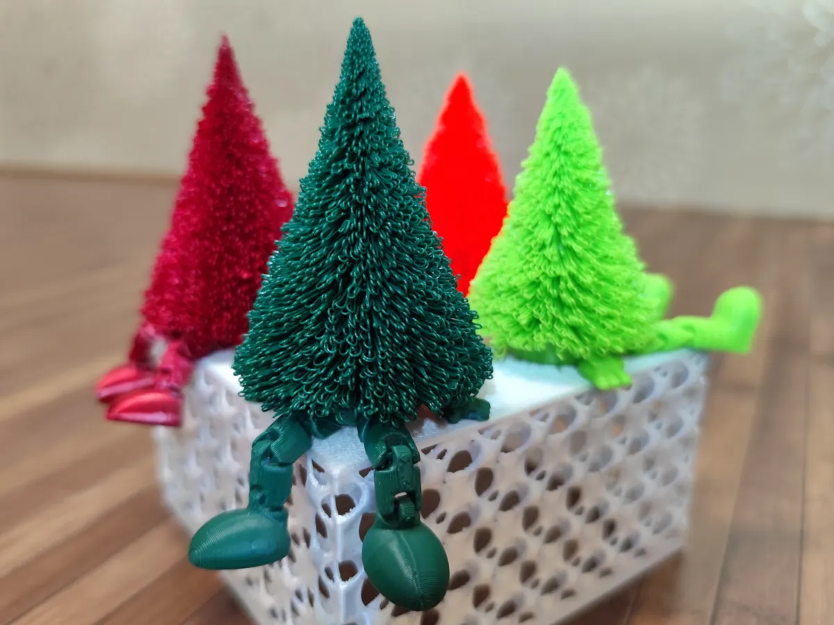 Tree with articulated legs - Christmas tree with legs by 3Dudek MakerWorld: Download Free 3D Models - 3D model önizlemesi