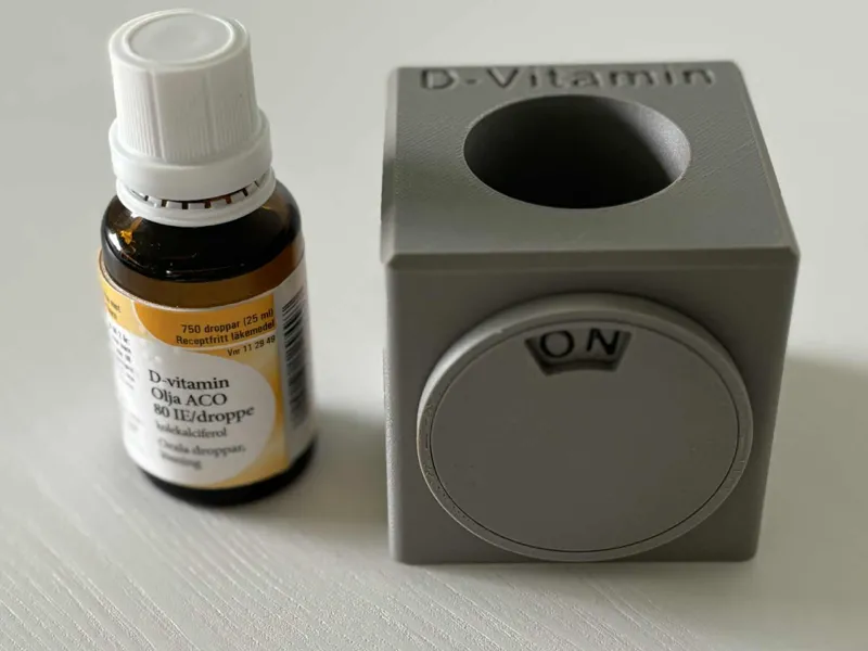 Vitamin D Holder with Day Tracker