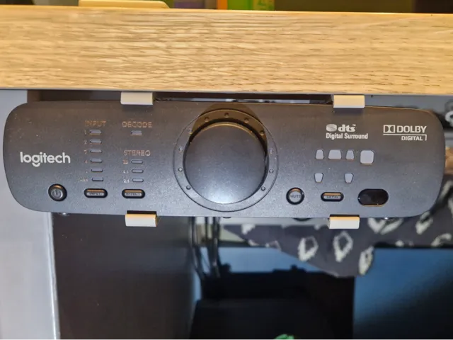 Logitech Z906 მაგიდის სამაგრი