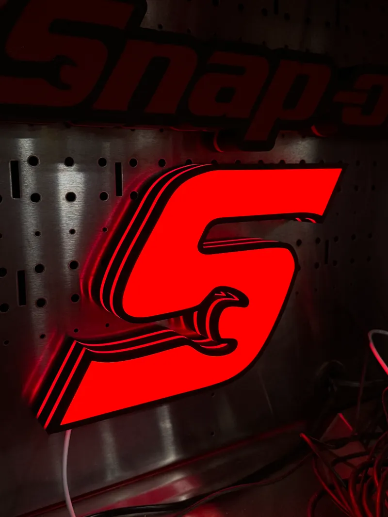 S "Snap-on" Logo Light Box