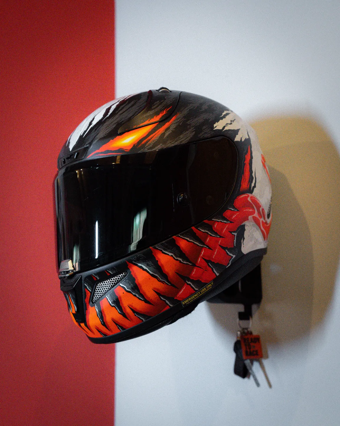 Helmet Holder Helmhalter view 2