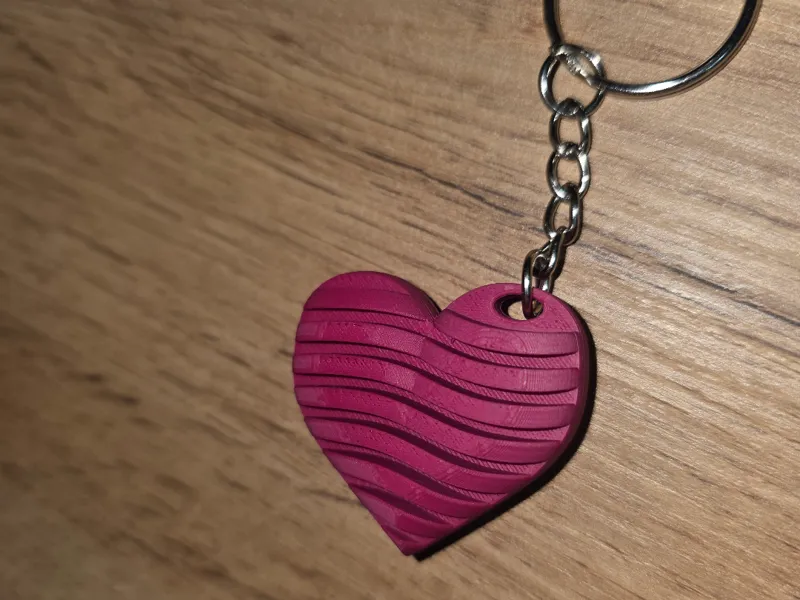 Porte-clés cœur - design ondulé imprimé en 3D