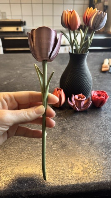 Miniatura 2 do modelo 3D Easter lily flower stem