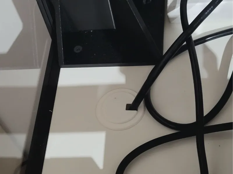 desk kable hole