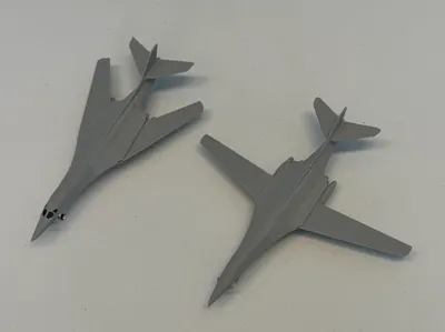 1:400 scale Interactive B-1 "Lancer"