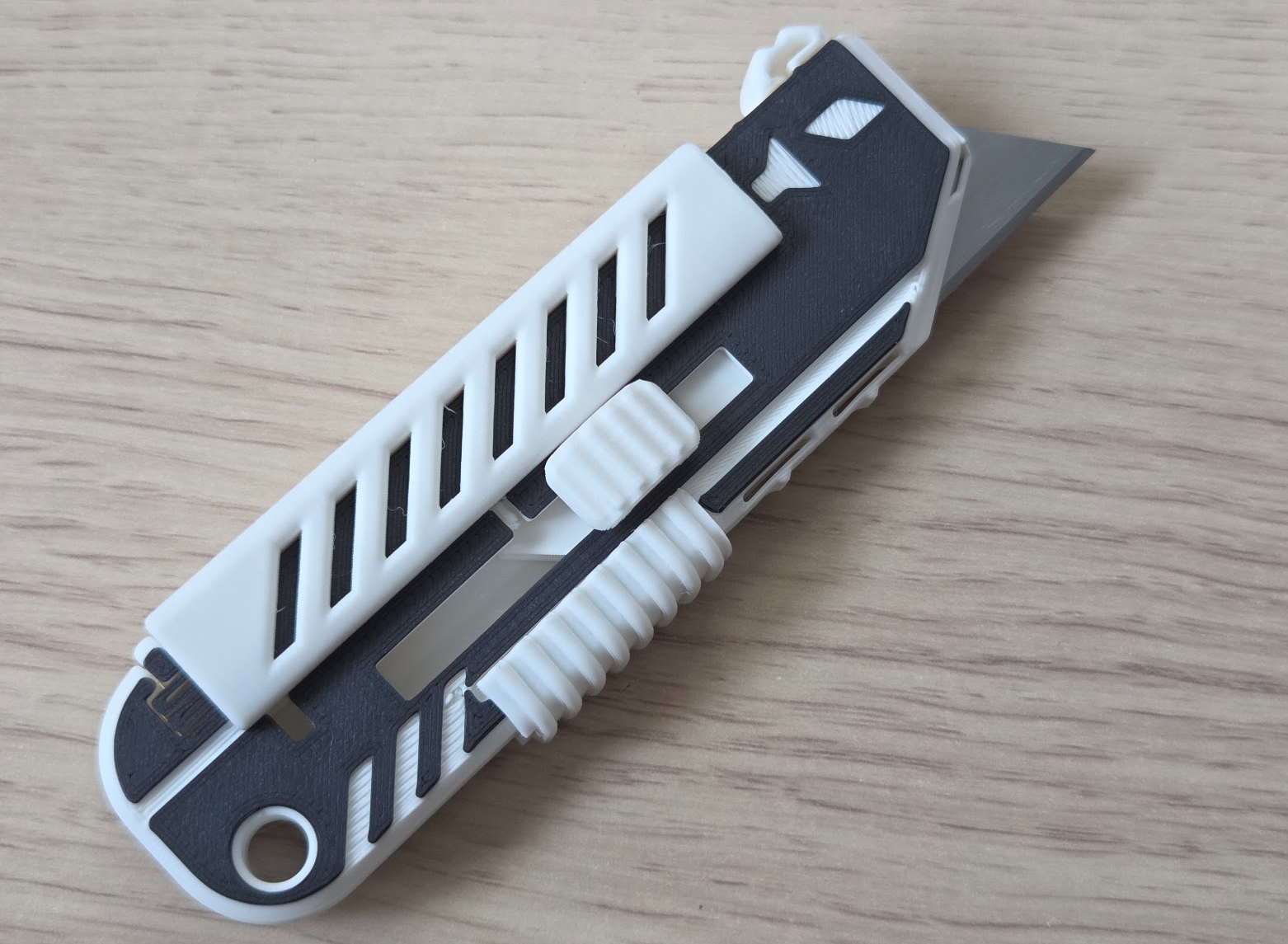 Miniatura 4 do modelo 3D Utility Knife with Scraper Mode